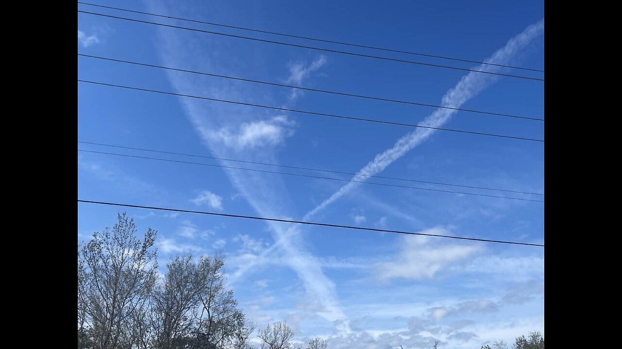 Sky criminals early! Lake Charles, La 12.18.22 #lookup #weatherwarfare