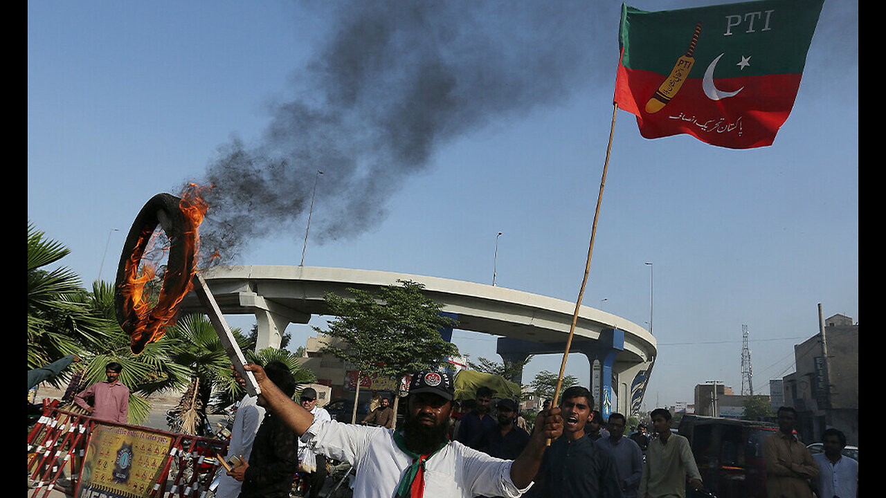 Another great achievement of the people of Pakistan Tehreek-e-Insaf, the people came to the streets