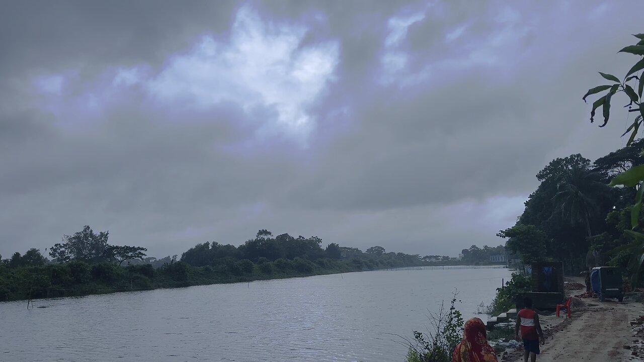 বৃষ্টি আসার আগ মুহূর্ত 🥵