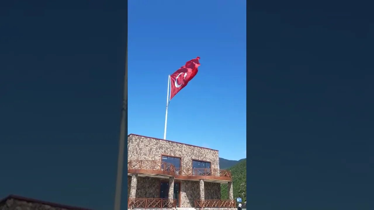 BAYRAĞIMIZ NE GÜZEL DALGALANIYOR.
