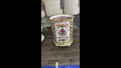 Accent table