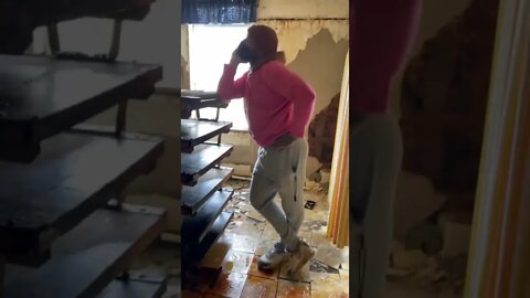 Would you wear clothing from an abandoned asylum? 🤣