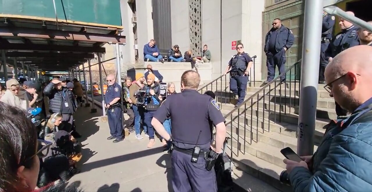 TRUMP ARREST TO TRIGGER BANK RUN PROTESTS??? LARGE CROWDS BUILDING IN MANHATTEN*GLOBAL CRISIS RESETS