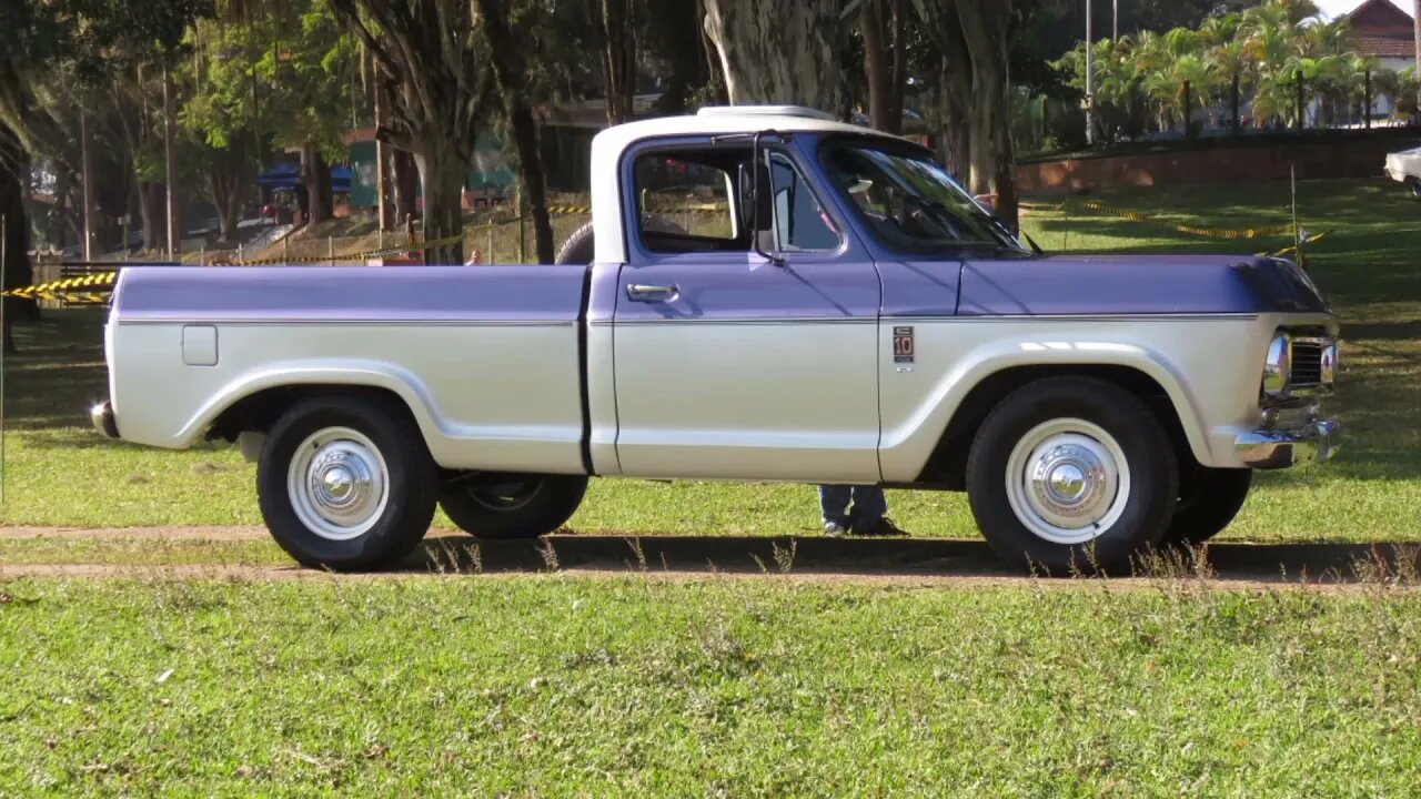 Encontro de carros antigos Clube de campo do castelo SP... evento top