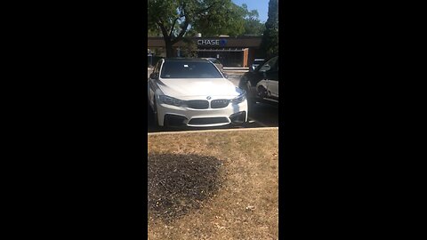The BMW has some amazing amazing features 🏧🖤