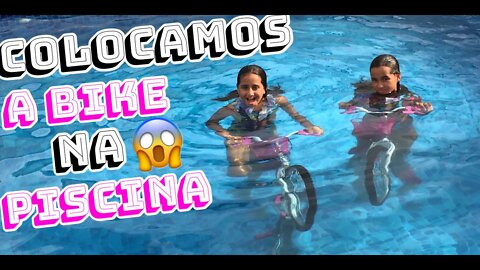 COLOCAMOS A BICICLETA DENTRO DA PISCINA /😱 3 irmãs demais