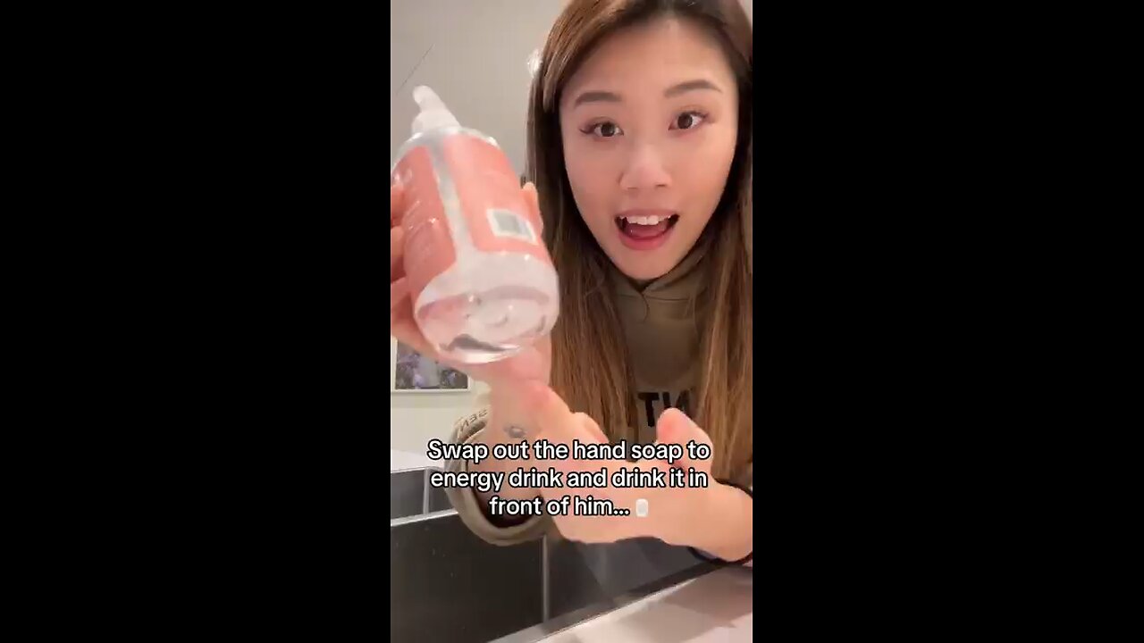 Eating hand soap prank 🤪🧒🏻🤣 #shorts #couple #pranks