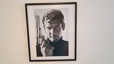 Dirty Bond haha Maastricht museum Vrijthof Terry O'Neil photographer impression