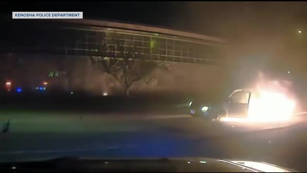 Kenosha officers rescue driver from burning minivan