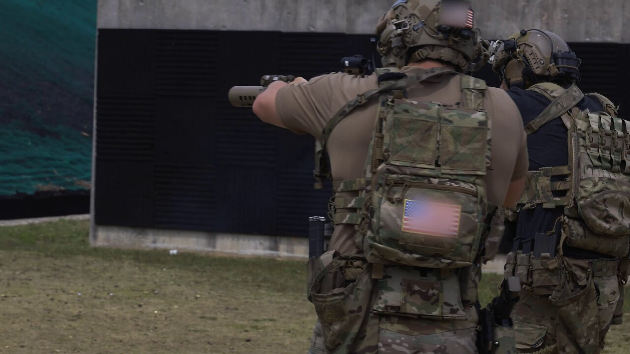 Recon Marines and Green Berets Practice Static and Moving Close-Range Rifle Techniques