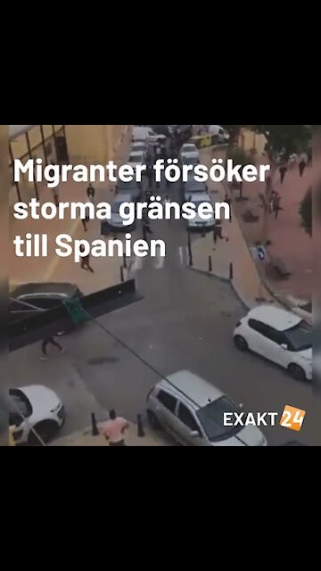 Migranter försöker storma gränsen till Spanien