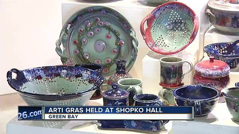 Hundreds enjoy Arti Gras