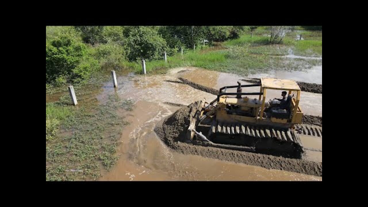 Incredible Mighty Machines old Komatsu Bulldozer Equipment