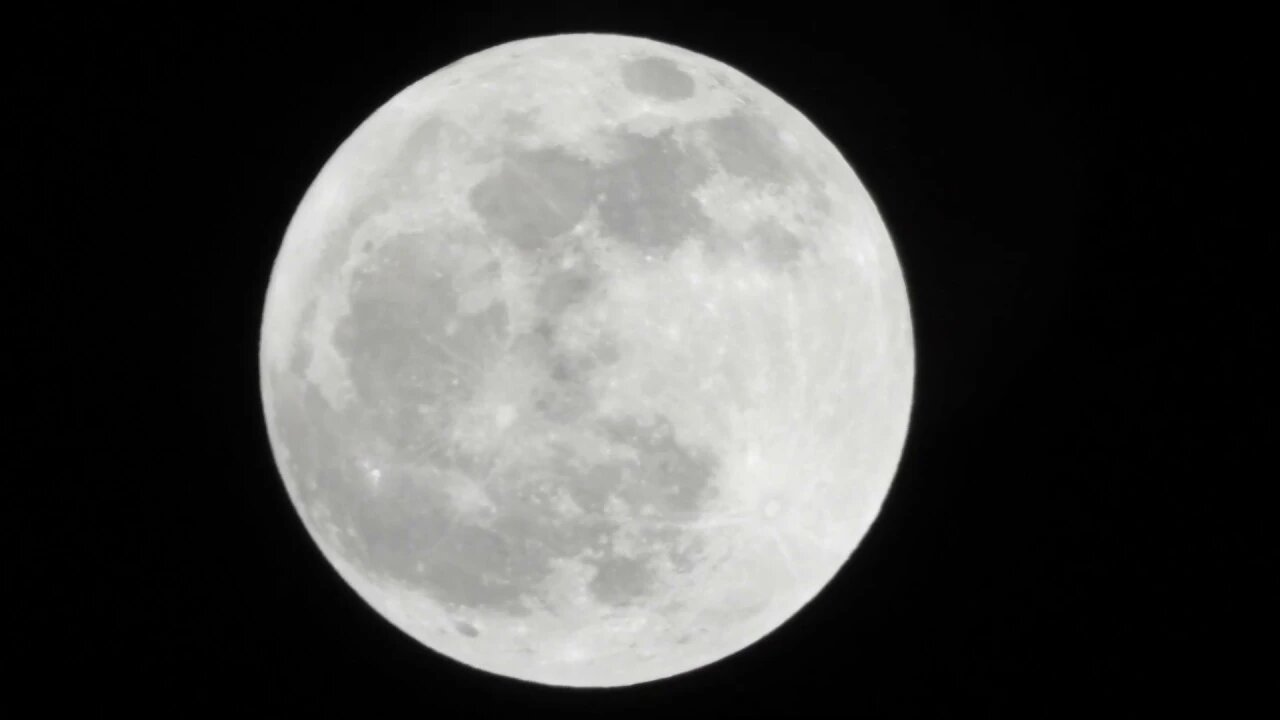 Last Full Moon of Decade in High Definition with Super Zoom, Nikon P1000