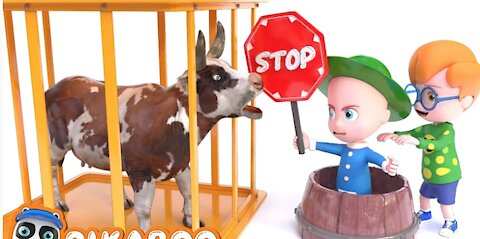BABY CATCHING WILD COW | Pretend Play with Wild Animals