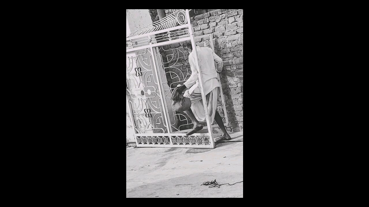 সরল মানুষ বলবেন নাকি বেকুব মানুষ বলবেন