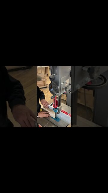 Check the amazing grain of that scrap wood piece ￼#shorts #woodworking #shortvideo #subscribe