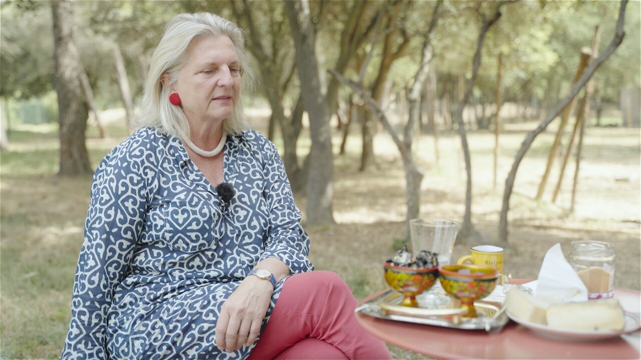 Exklusivinterview: Karin Kneissl ins Exil gezwungen