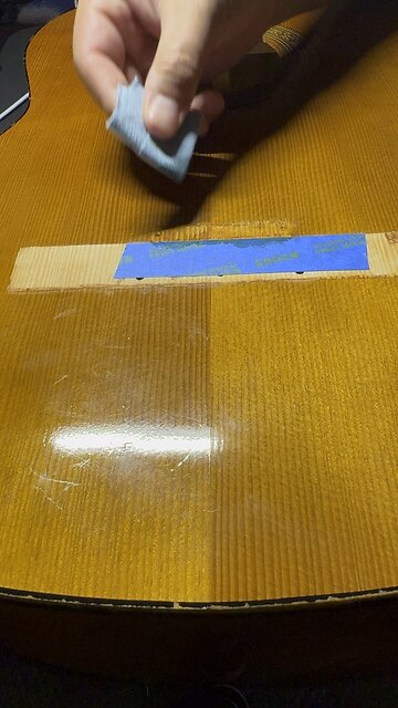 Applying shellac to a guitar top