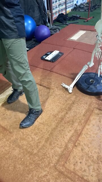 ❌Hip Adduction ✅ Hip Extension/Flexion