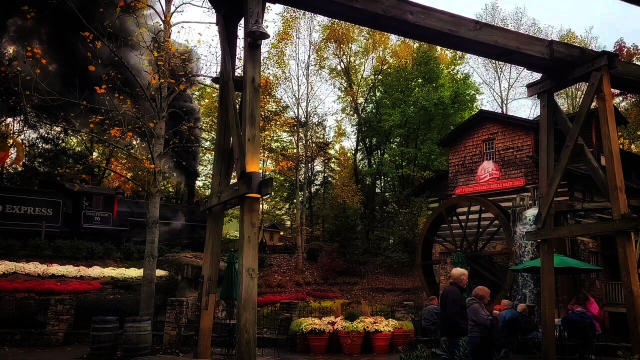 A walkthrough of our Fall trip to Dollywood Part 1