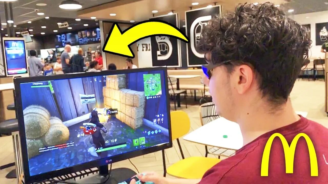 PLAYING FORTNITE IN MCDONALDS! (YOU WONT BELIEVE WHAT HAPPENS)