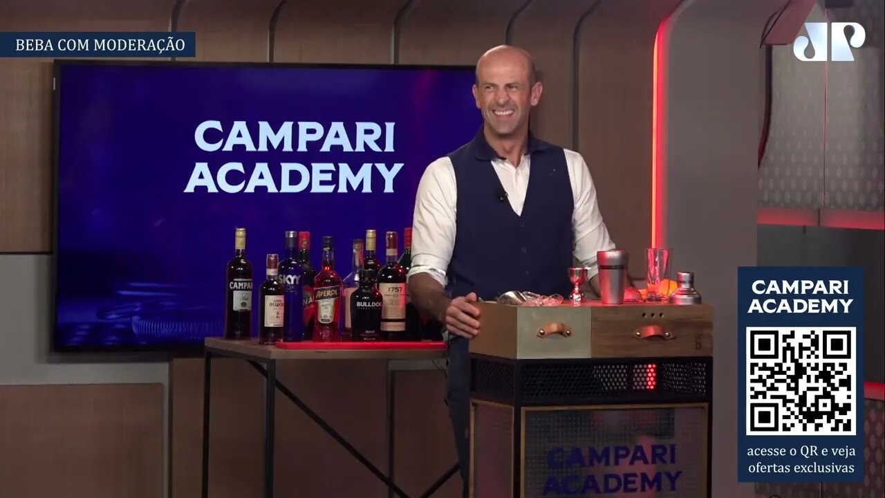 Aprenda a fazer o drink Tom Collins com a Campari Academy