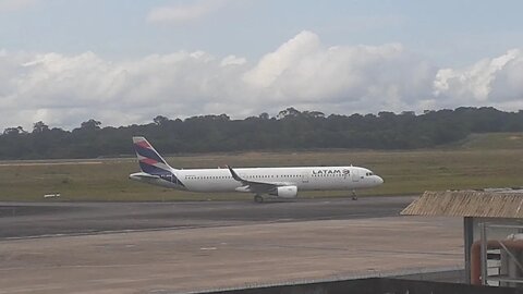 Airbus A321 PT-XPH pousa em Manaus vindo de Brasília