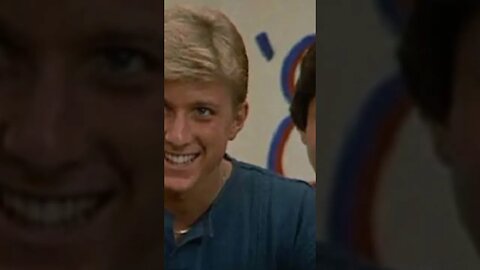 JOHNNY LAWRENCE DE COBRA KAI - DO BULYING SOFRIDO A VALENTÃO DE KARATE KID