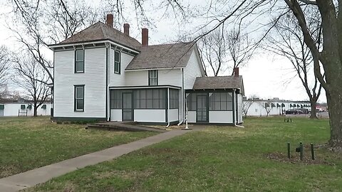 Harry S. Truman farmhouse in Kansas City - Walk with Me, - Steve Martin