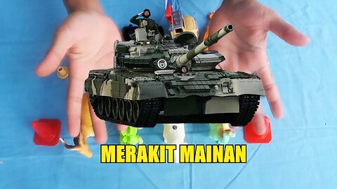 Merakit mainan mobil perang rusia