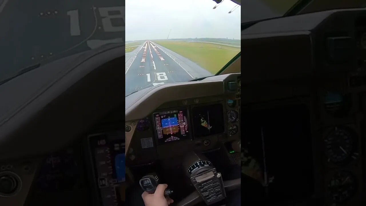 Boeing 747 Crosswind touchdown