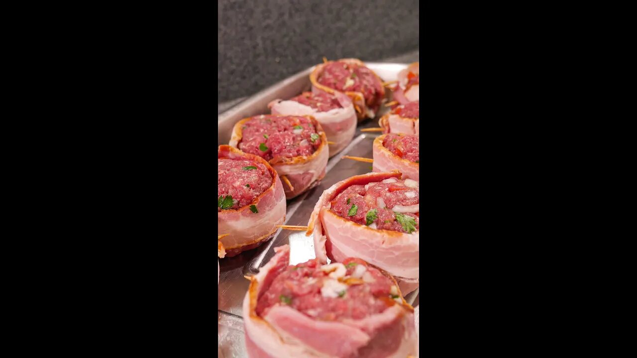 HOW TO MAKE MEDALLION WITH GROUND BEEF AND BACON #shorts #VilmaKitchen