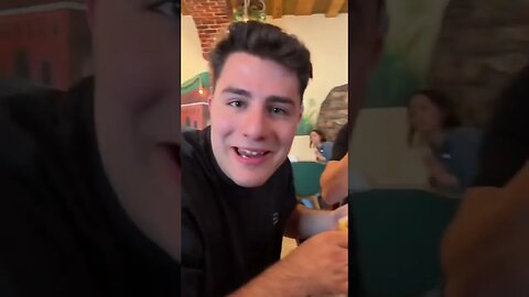 CEA MAI IMPORTANTA INTREBARE #oguritamica #mancaciosul #food #mancare #romania