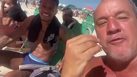 JOGADORES DO FOGÃO CURTEM VITÓRIA NA PRAIA!