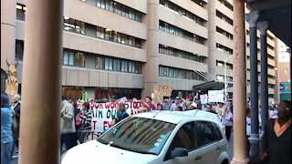 Thousands take to streets in Cape Town to call for removal of Zuma (qP5)