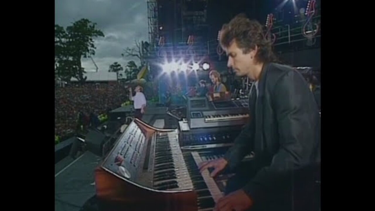 Genesis - Mama (Live Knebworth 1990)