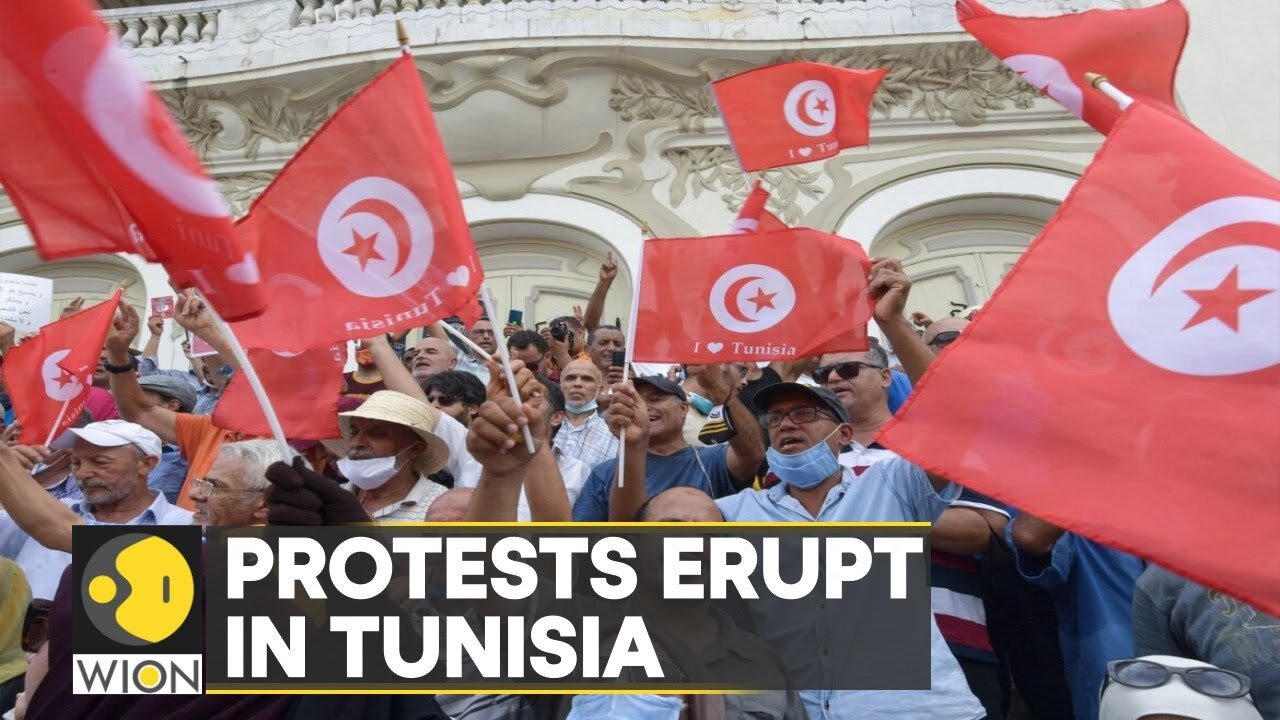 Tunisia: Protesters chant ‘the coup will fall’, demand accountability for countries economic crisis