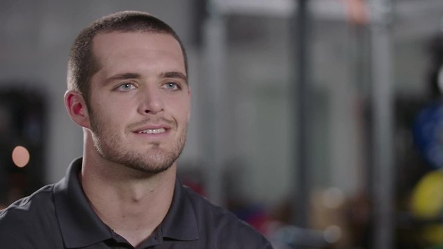 Raiders quarterback Derek Carr talks helping stranded motorist in Oakland