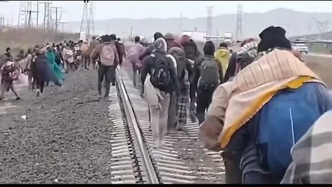 Thousands of Illegal Aliens Reaching Border City of Juarez Atop Train Cars