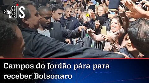 Bolsonaro é recebido por multidão em Campos do Jordão e defende a liberdade