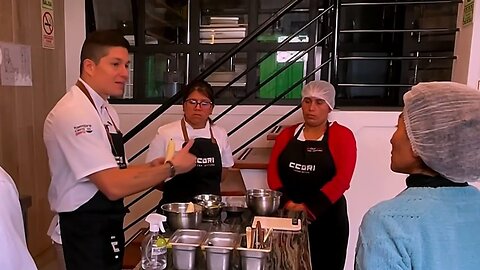Planeta Tierra: Cocinero deleita paladares con platos hechos con mucho de lo que los demás desechan