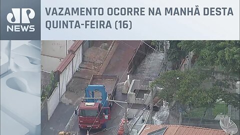 Obra da Sabesp provoca vazamento de água e alaga vias da Zona Norte de SP