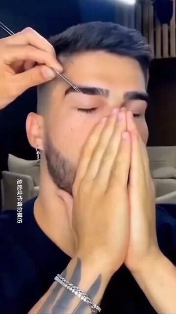 I'm torn between finding this video hilarious or alarming.😂