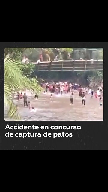 Puente colgante colapsa durante una competencia de captura de patos