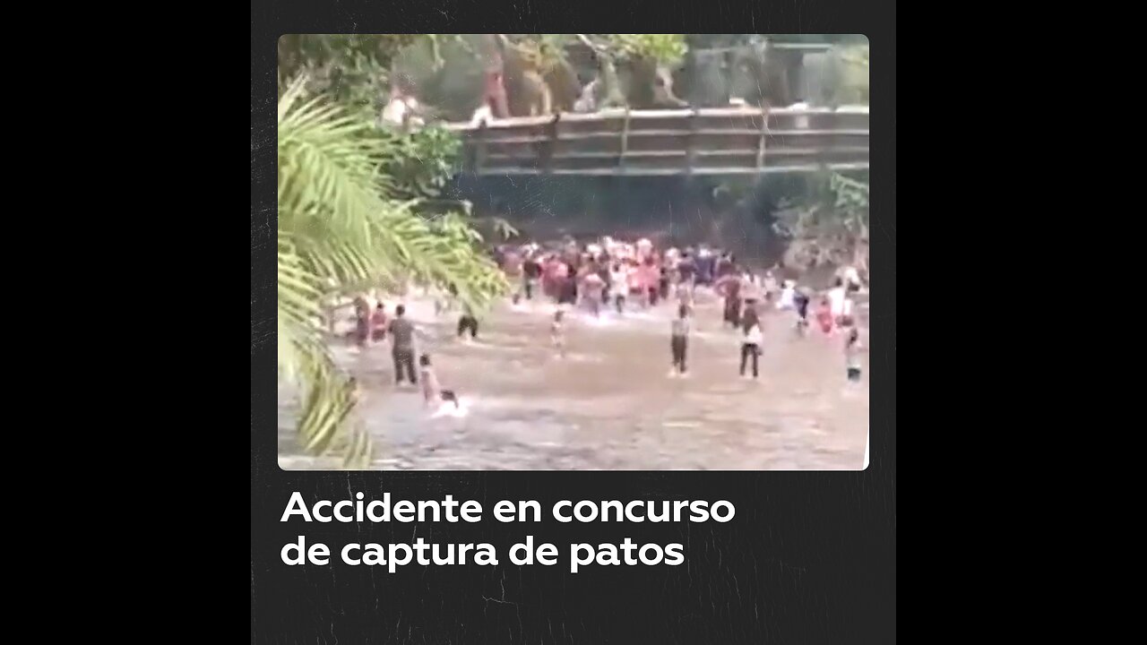 Puente colgante colapsa durante una competencia de captura de patos