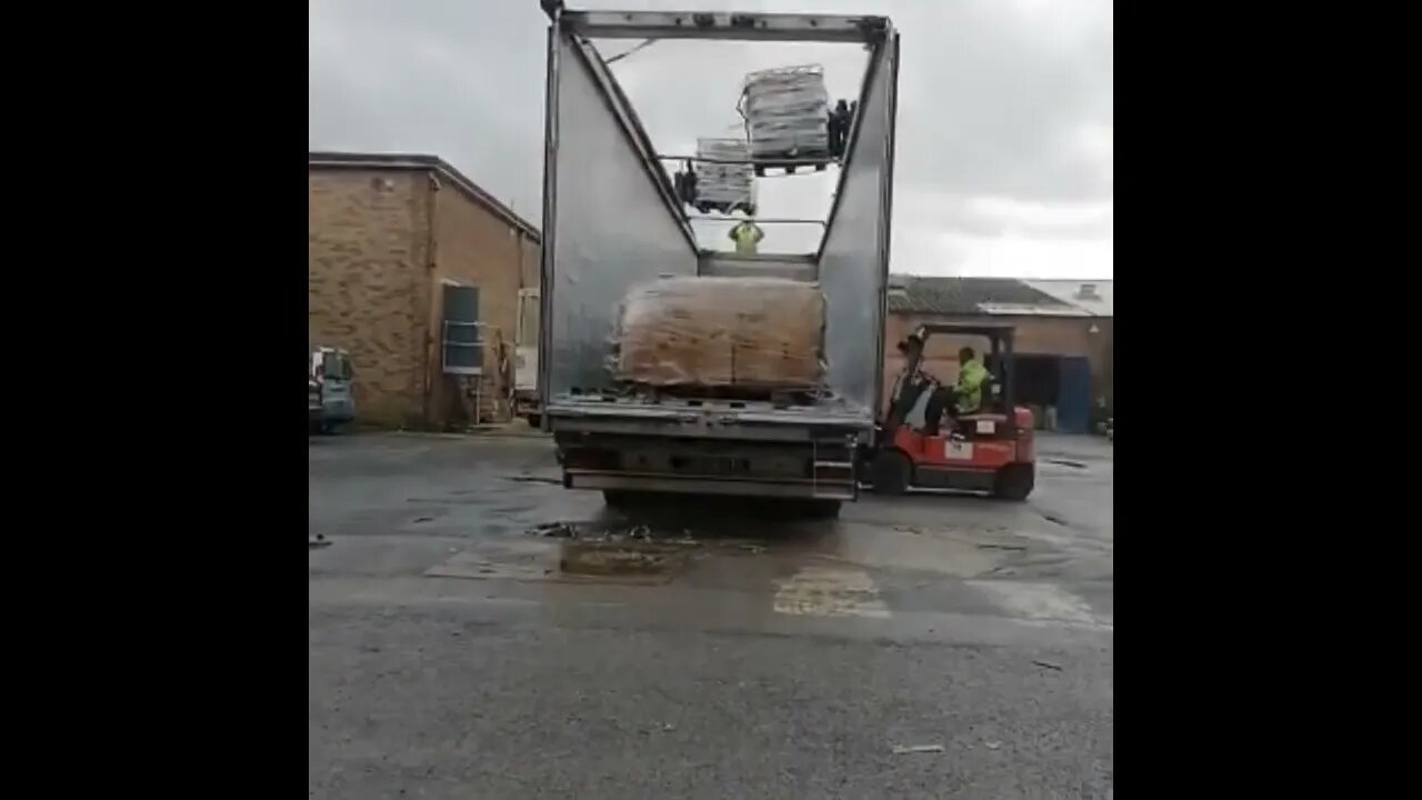 Ucan secure IT / U Can Recycling - Loading a truck with stock