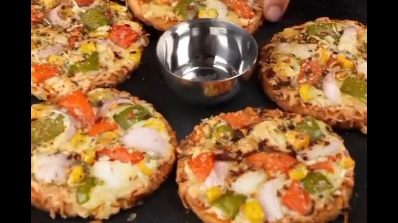 Bread pizza (super quick & easy)