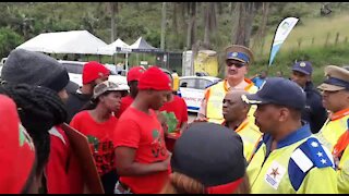 SOUTH AFRICA - Durban - EFF campaigning at toll roadblock (Video) (Sqn)