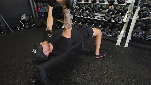 Single Arm Dumbbell Flat Chest Press